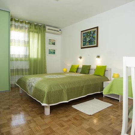 Green Place Apartment Split Room photo
